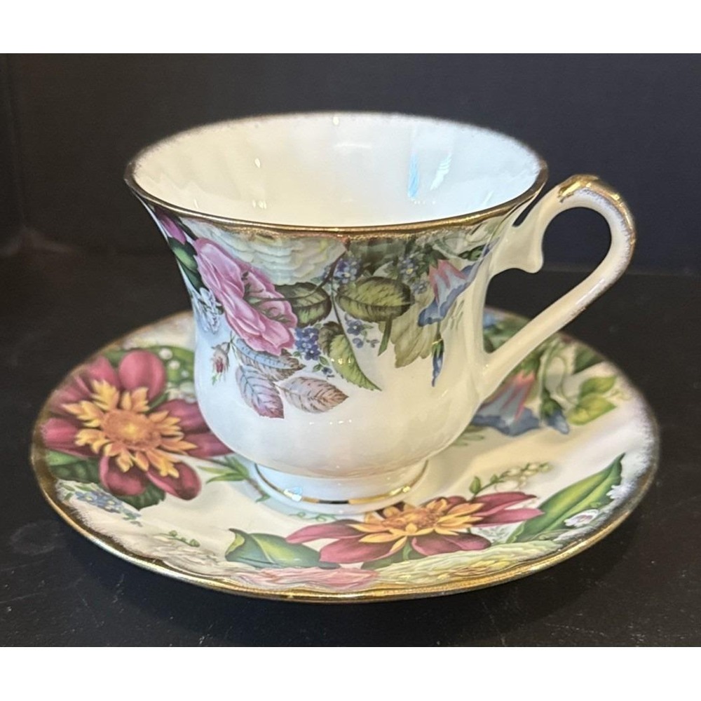 Heirloom Colorful Floral Gold Trim Teacup Tea‎ Cup Saucer Bone China England VTG